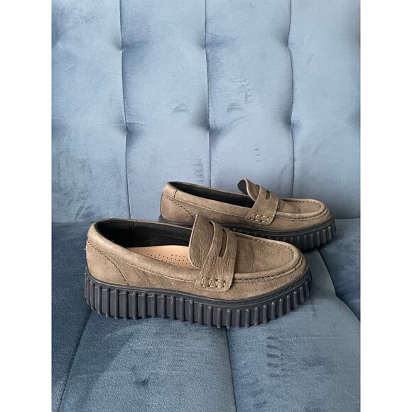 Clarks Shoes - Clarks Torhill Penny Loafer 90s Olive Green Black Platform Sole Women's Size 6.5
